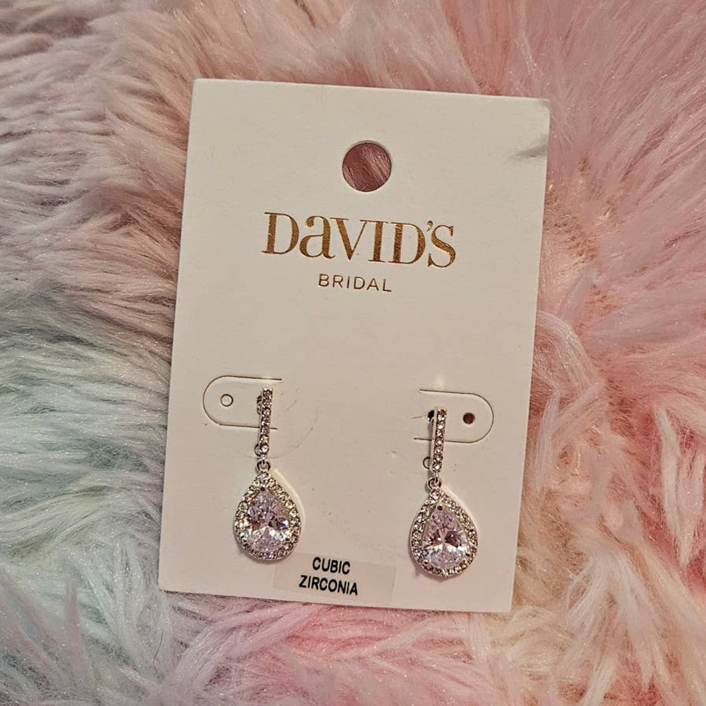 NWT! David's Bridal Cubic Zirconia Drop Earrings - Picture 2 of 4